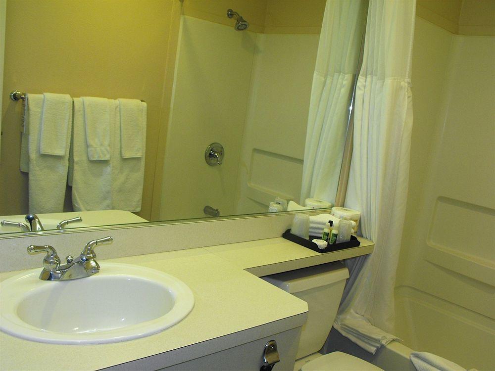 Glenwood Inn & Suites Trail Eksteriør bilde