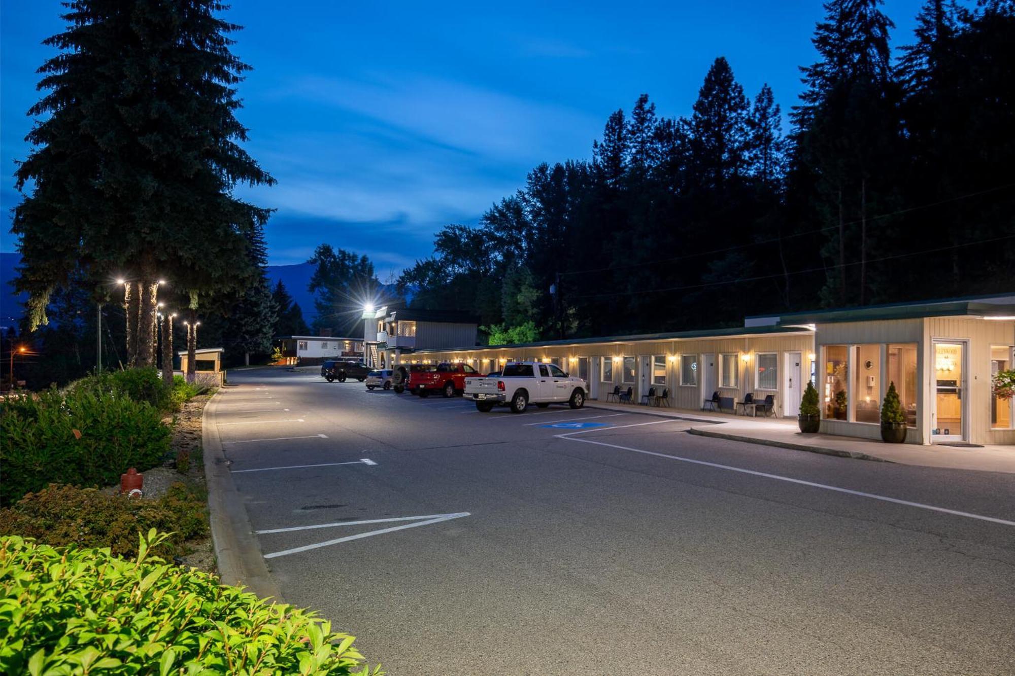 Glenwood Inn & Suites Trail Eksteriør bilde