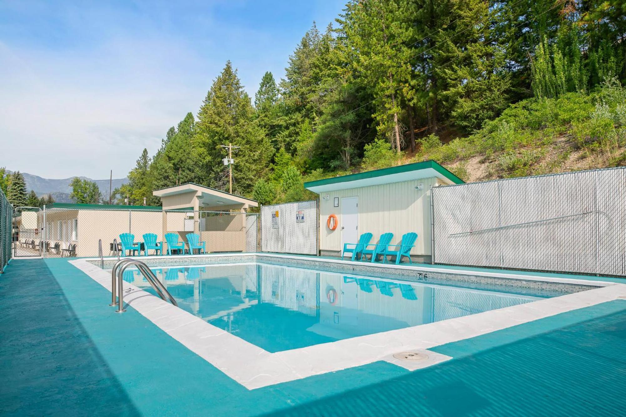 Glenwood Inn & Suites Trail Eksteriør bilde