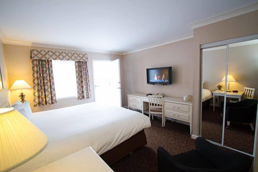 Glenwood Inn & Suites Trail Eksteriør bilde