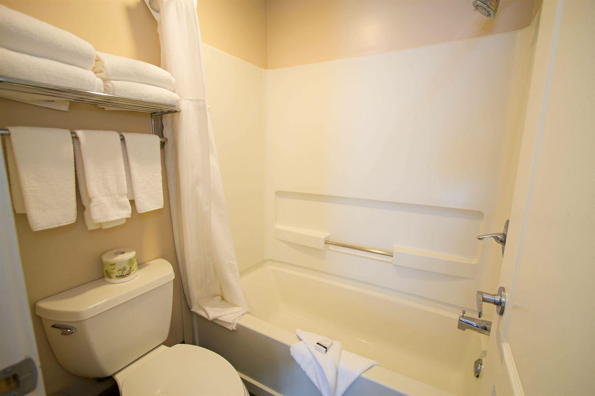 Glenwood Inn & Suites Trail Eksteriør bilde
